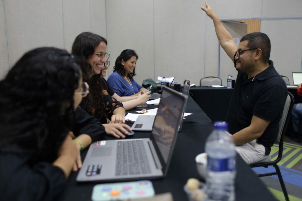 Membros do projeto durante uma atividade que ocorreu durante o evento do ELLAS em Cuiabá-MT.